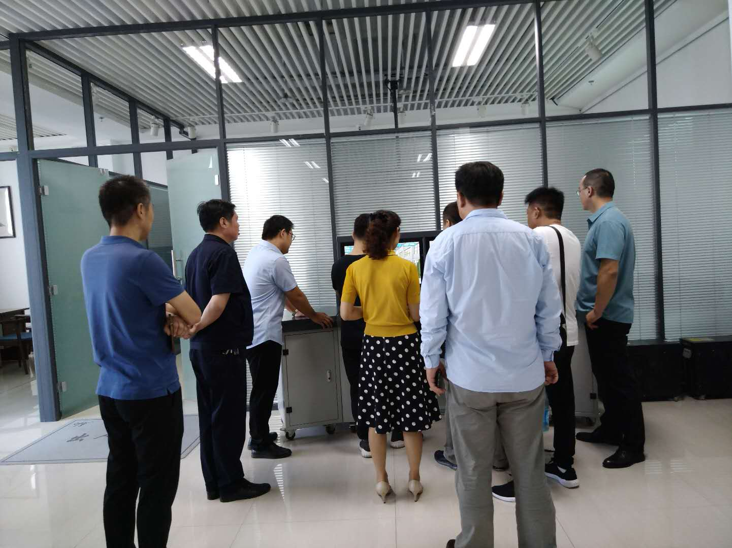 熱烈歡迎各位領導蒞臨本公司觀摩指導工作！